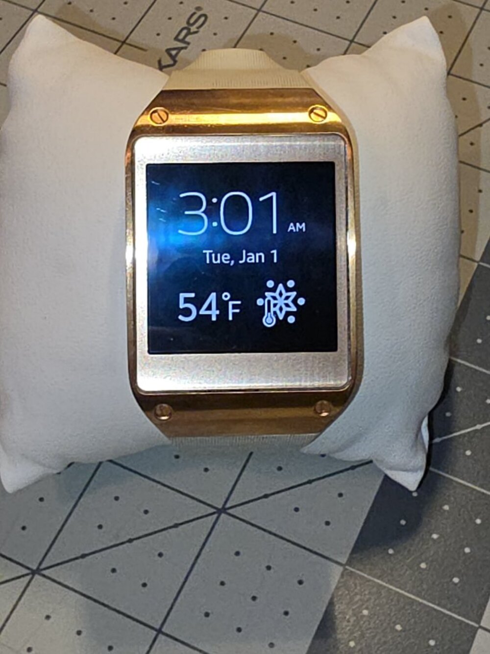 Original Samsung Galaxy Gear (SM‑V700) in Rose Gold